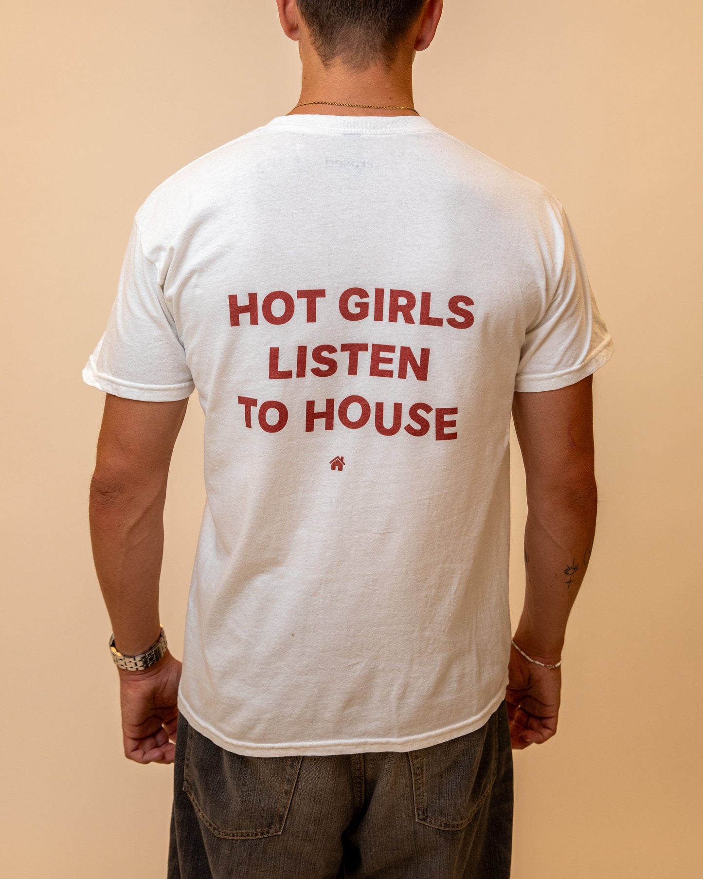 HOT GIRLS LISTEN TO HOUSE